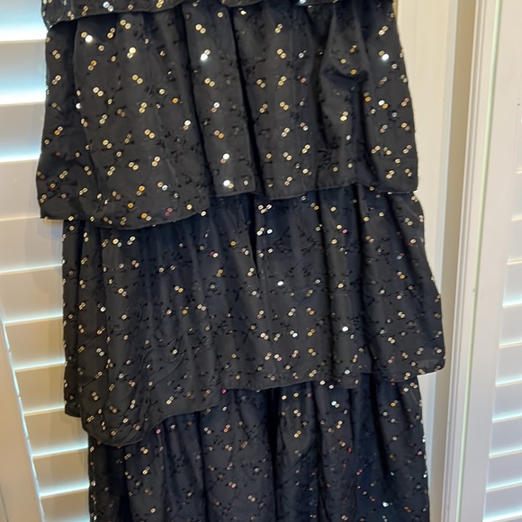Black & Gold Sequins ruffle tiered Havana Dress by Traffic People Medium NWT - Picture 5 of 13